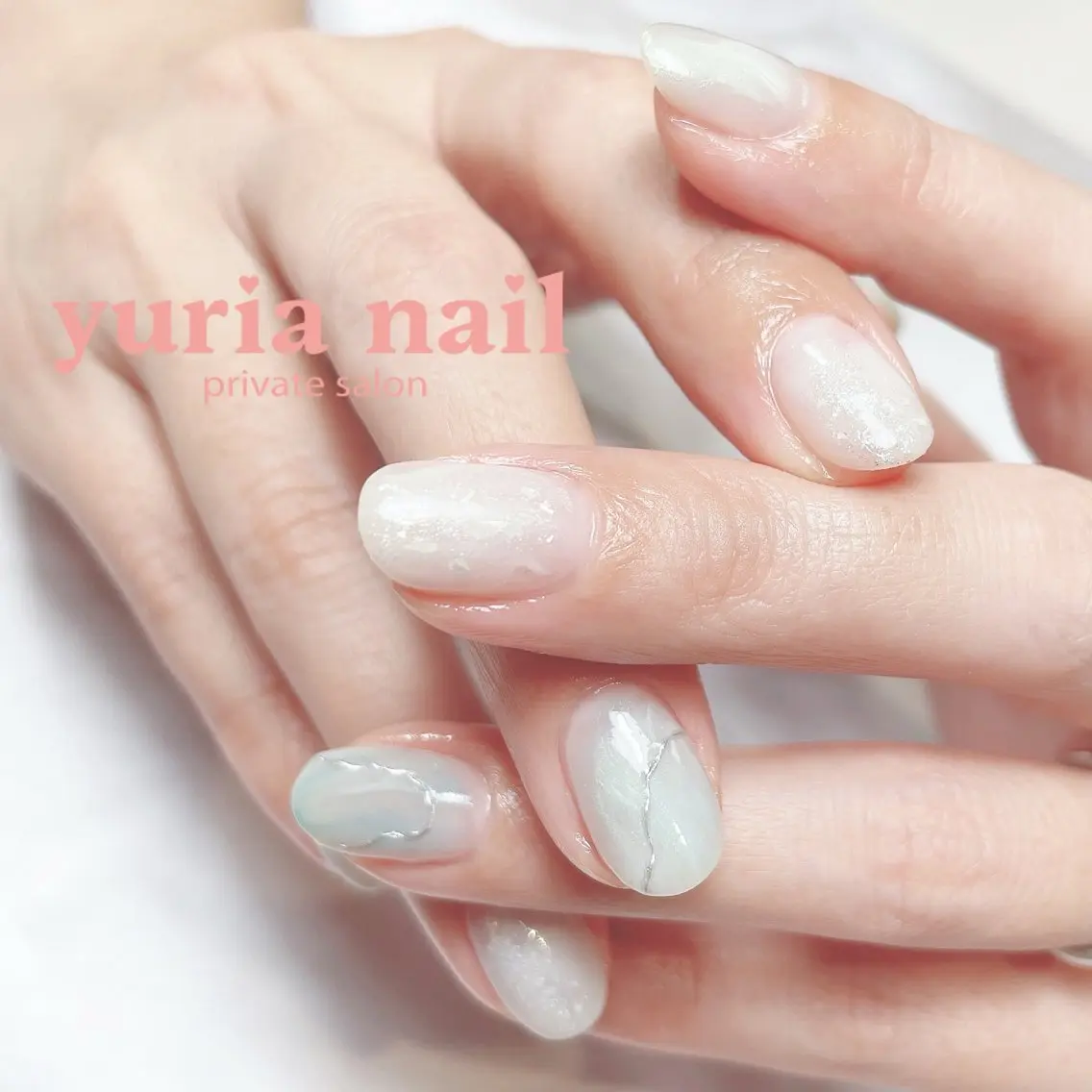 ネイル ブルー ジェルネイル ニュアンスネイル ホワイト ハンドネイル 小林 ゆりあのネイルデザイン