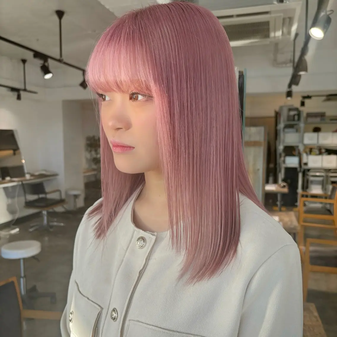 セミロング カラー ブリーチ ダブルカラー ピンクカラー ホワイトピンク ヘアカラー トリートメント 暖色カラー🍒 ケアブリーチ/akiのヘアスタイル