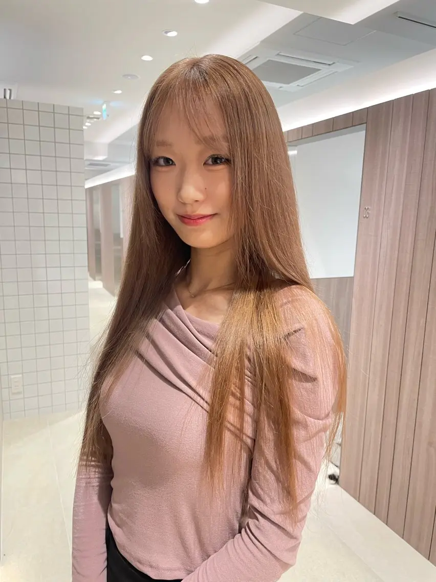ロング カラー ヘアアレンジ アッシュ ベージュカラー ブリーチ ブラウンカラー ケアブリーチ カット ヘアカラー トリートメント ヘアセット 憧れの艶ハイトーンへ 🌙サイダサキのヘアスタイル