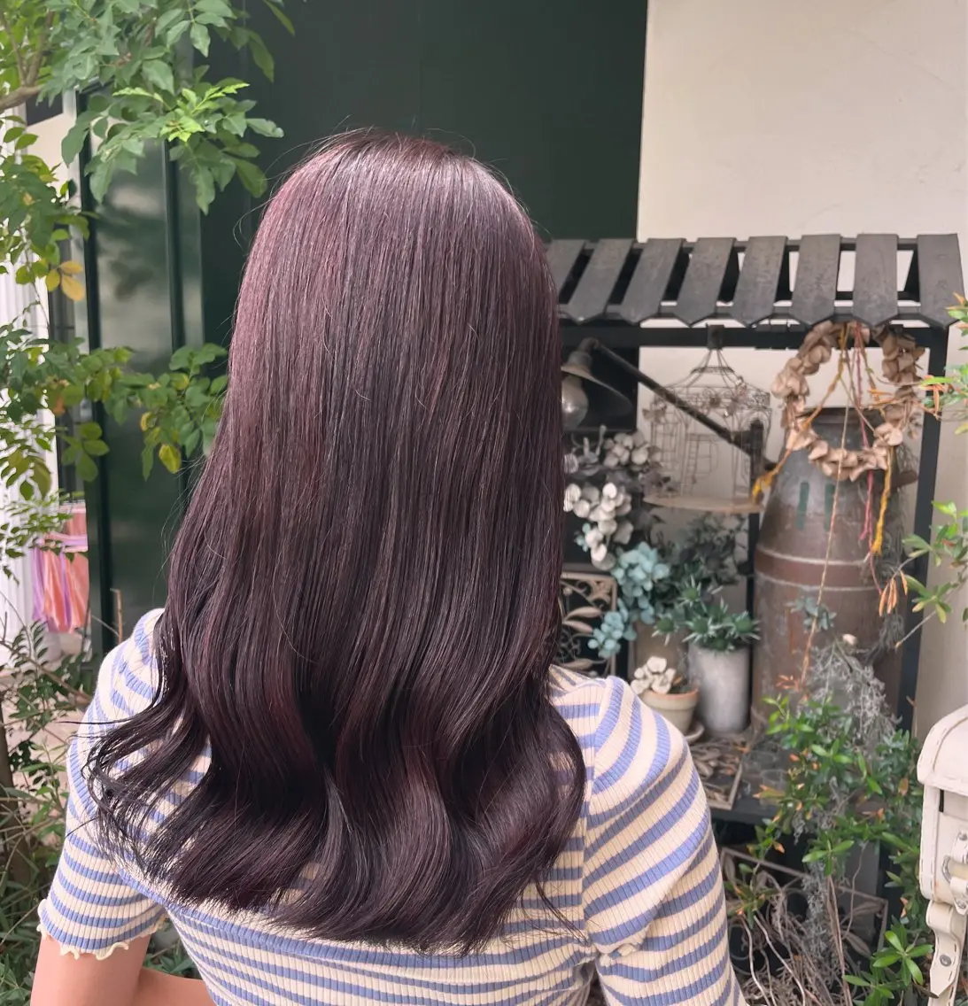 セミロング カラー ボルドーカラー 山下 襟華のヘアスタイル