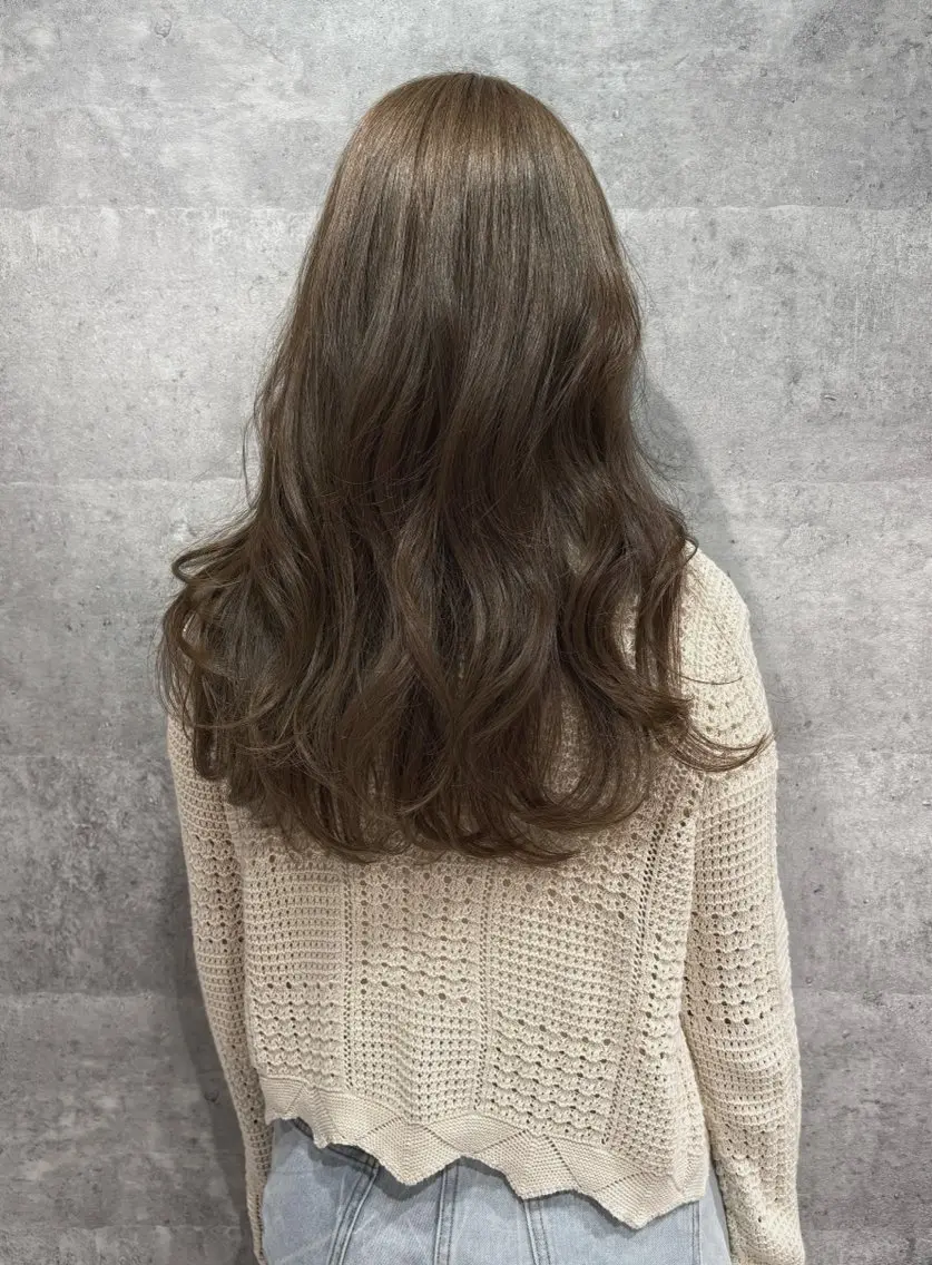 ミディアム カラー 透明感カラー グレージュ オリーブカラー ヘアカラー FOX 新菜のヘアスタイル