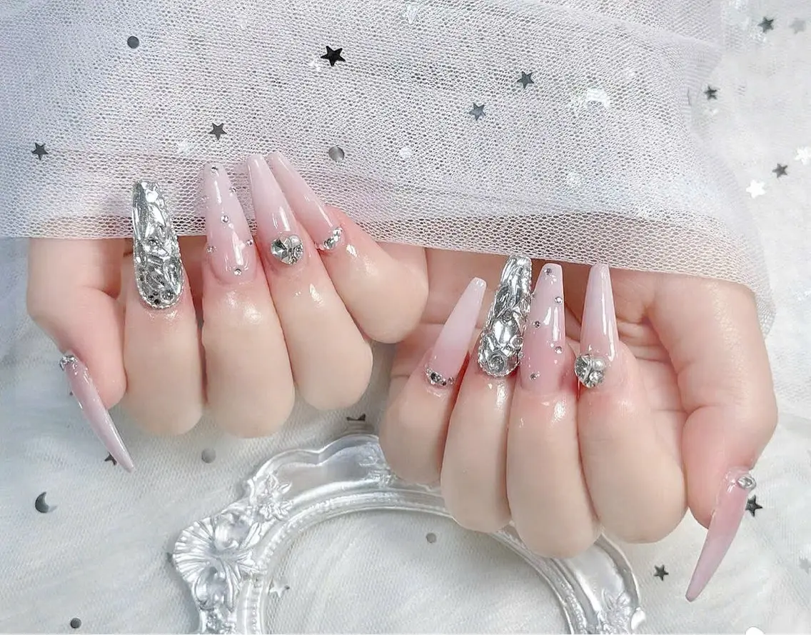 ネイル HIN NAILのネイルデザイン
