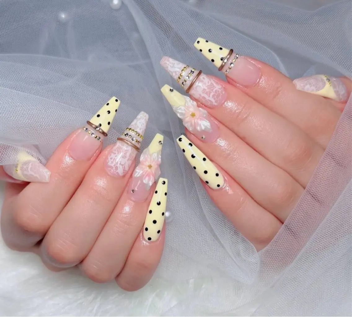 ネイル アートネイル ボルドー フレンチネイル ジェルネイル 氷ネイル・うるうるネイル ハンドネイル Julie NailSalonのネイルデザイン