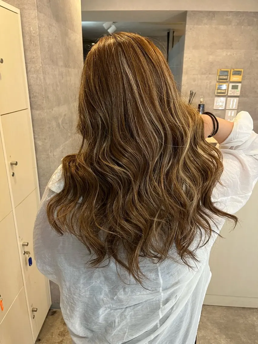 セミロング カラー ハイライトカラー ハイライト ヘアカラー トリートメント 💎夏葵 ハイライト /デザイン指名No1のヘアスタイル