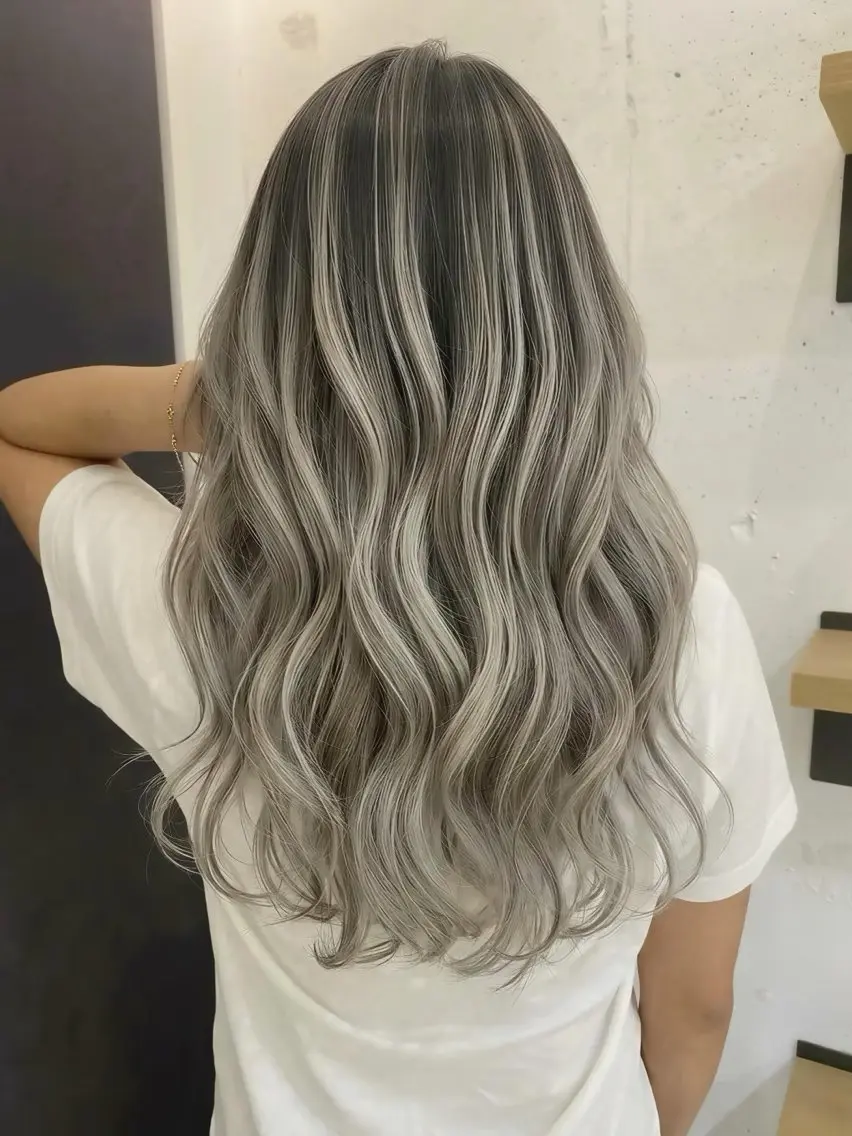 セミロング カラー バレイヤージュ ブリーチ 透明感カラー グレージュ ハイライトカラー カット ヘアカラー トリートメント バレイヤージュ 藤沢 髪質改善 竹内ケンゴのヘアスタイル