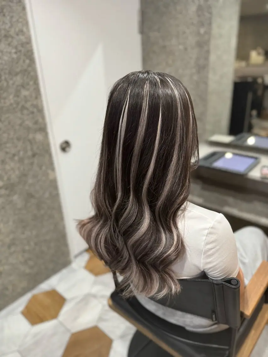 ロング ハイライト 🦋 misaki🦋のヘアスタイル