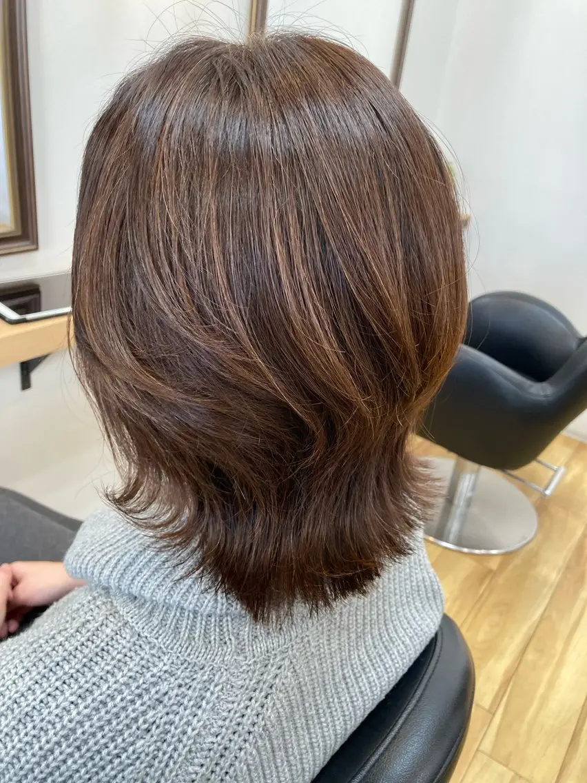 ミディアム カラー ブラウンカラー オーガニックカラー くびれヘア レイヤーカット 大野 まゆのヘアスタイル