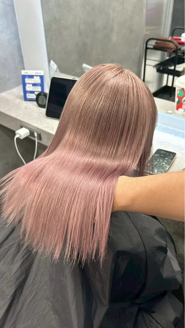 ロング yuka/いろあそび ブリーチカラー🎀のヘアスタイル