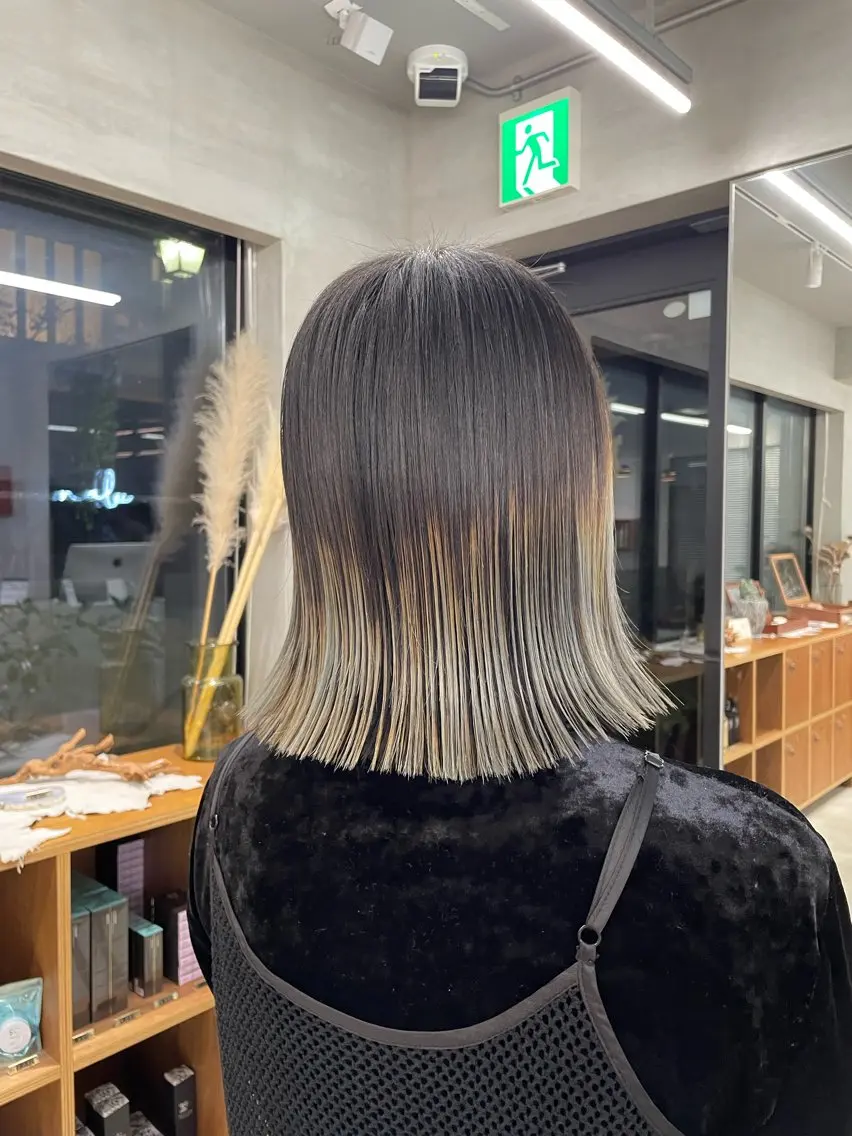 ミディアム 外ハネヘア カット 鶴井 美空のヘアスタイル