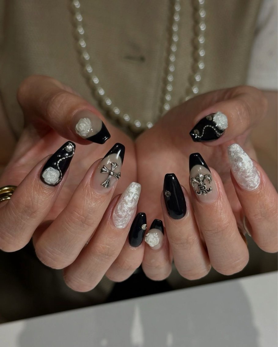 ネイル アートネイル フレンチネイル ジェルネイル キラキラネイル 韓国ネイル ハンドネイル ICE Nailsのネイルデザイン