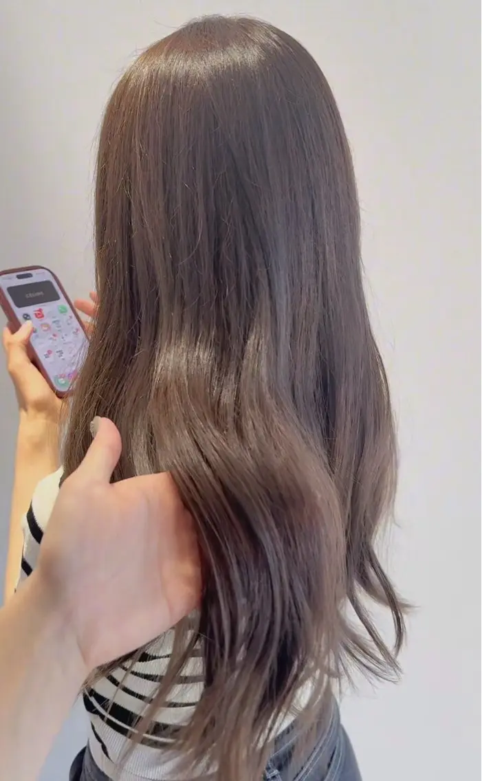 カラー グレージュ ヘアカラー 髙崎 璃音のヘアスタイル
