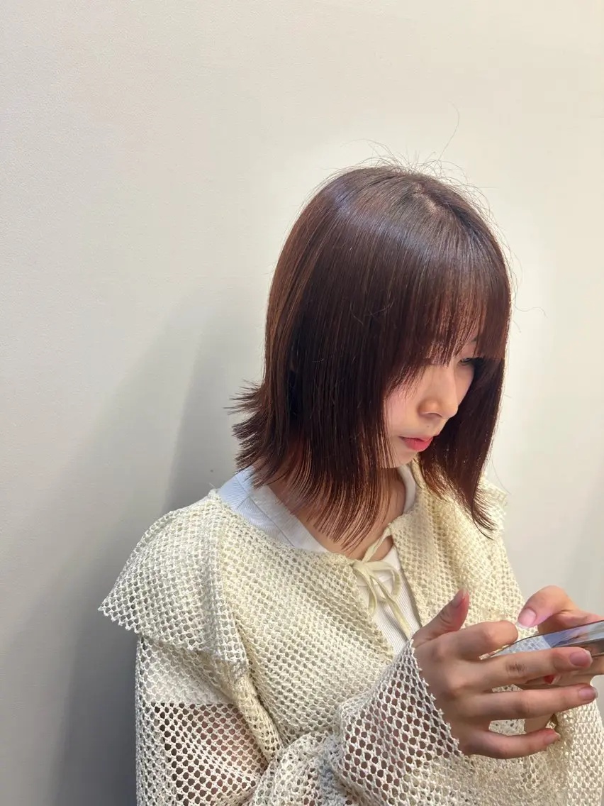 ミディアム カラー 丸山 莉世のヘアスタイル