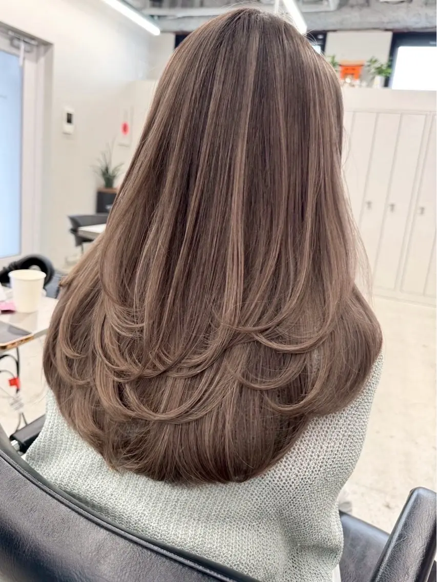 レイヤーカット＋カラー＋トリートメントの写真