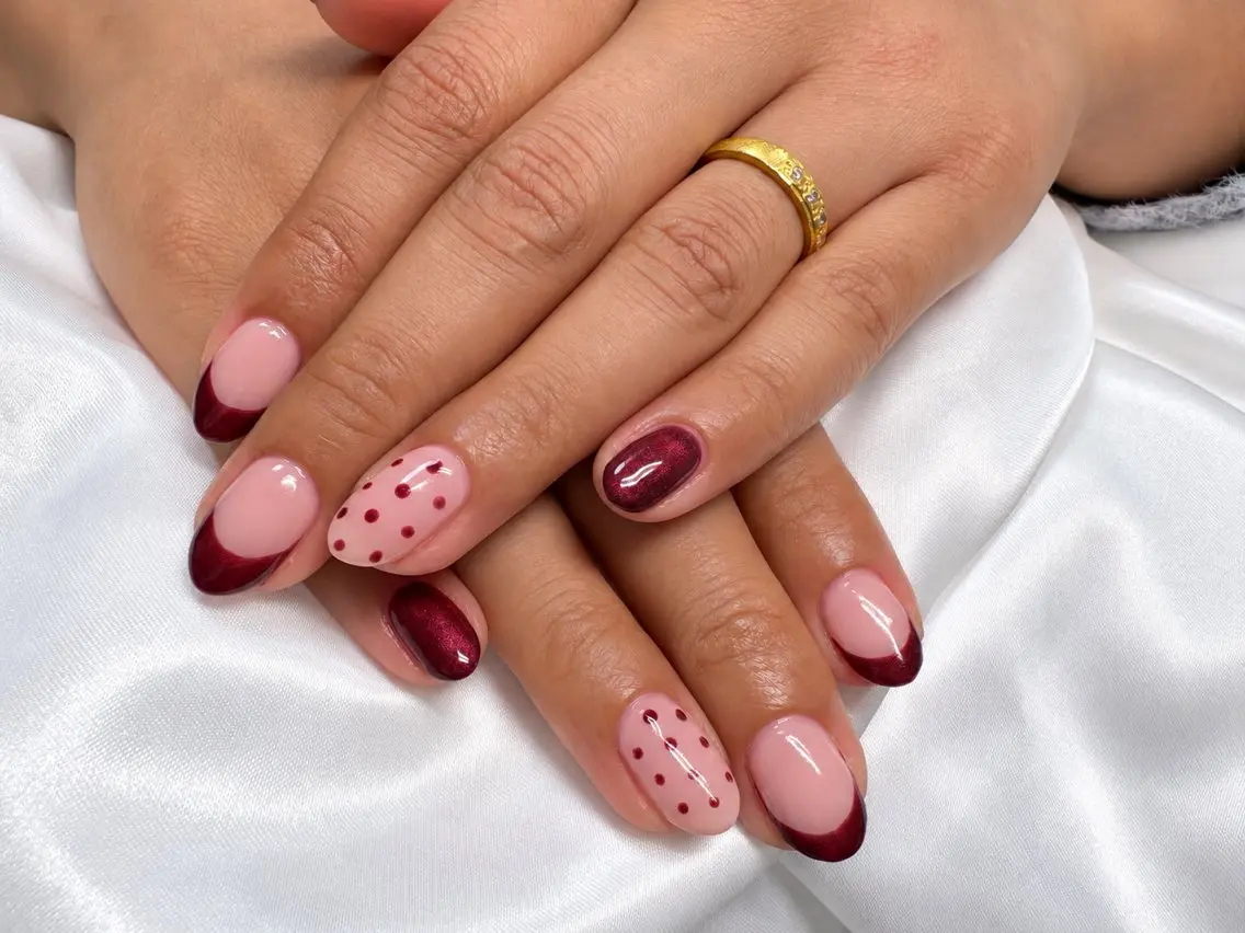 ネイル ボルドー ドット フレンチネイル マグネットネイル ピンク VI NAILのネイルデザイン