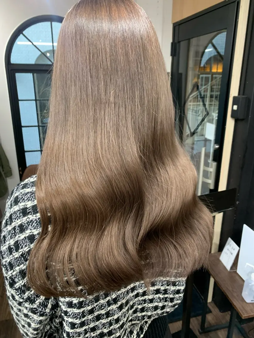 ロング カラー ヘアアレンジ ベージュカラー ブリーチ グレージュ ハイトーンカラー 韓国風ヘア ヘアカラー トリートメント 🌟🍒ハイトーン 韓国ヘア/ユウミのヘアスタイル