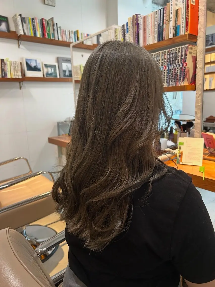 ロング カラー オリーブカラー 櫻井園子🌸 縮毛矯正のヘアスタイル