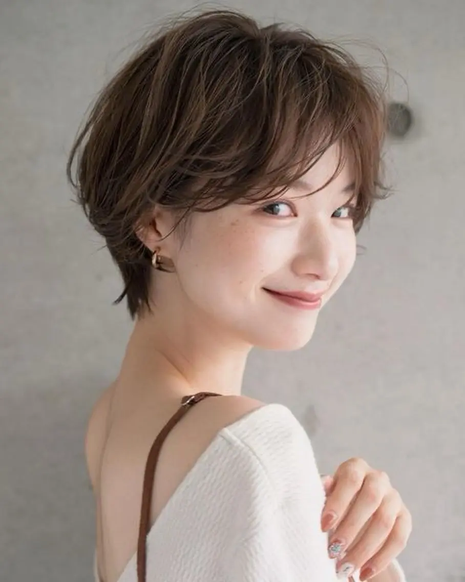 ショート ショートヘア トリートメント レイヤー・カット モデル・透明感カラーのヘアスタイル