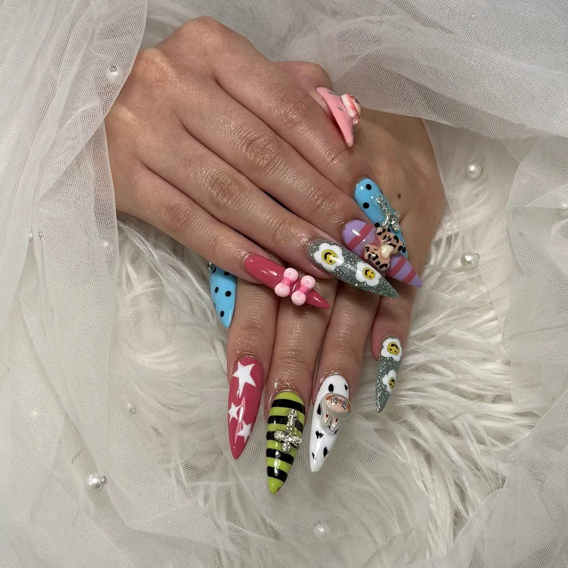 ネイル ハンドネイル 🌈 Laule'aのネイルデザイン
