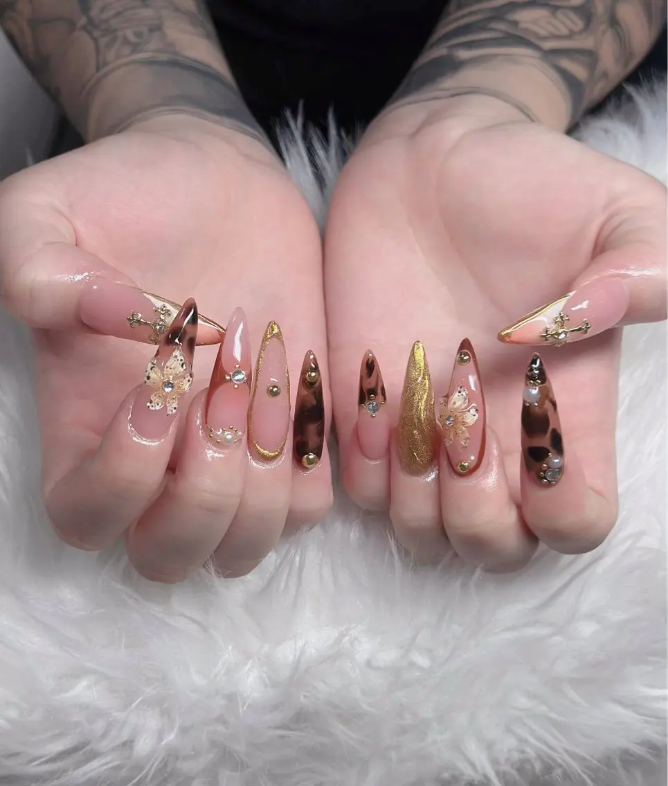 ネイル フレンチネイル ジェルネイル ハロウィン キラキラネイル 韓国ネイル H.baby Nail Salonのネイルデザイン