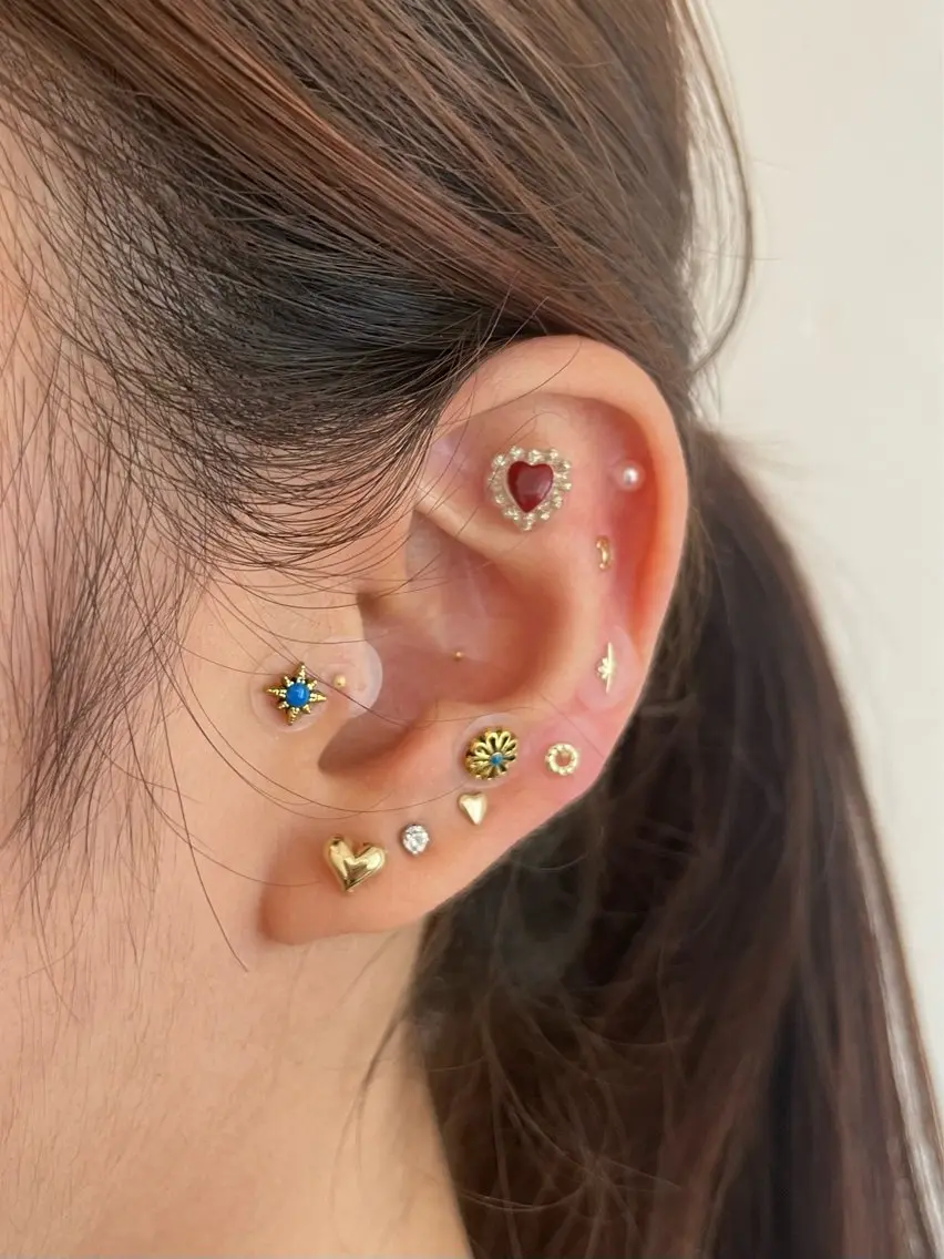 【15粒 耳つぼジュエリー💎👂🏻✨】オシャレを楽しみながら健康に♪ピアスを外してからお越しください。の写真