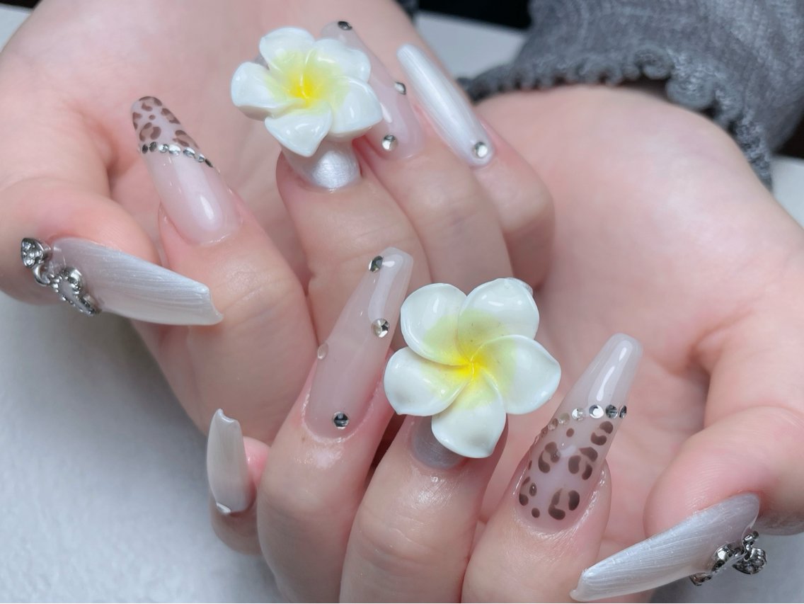 ネイル チークネイル 長さ出し フレンチネイル グラデーション キラキラネイル ハンドネイル MEO NAIL 中野②のネイルデザイン