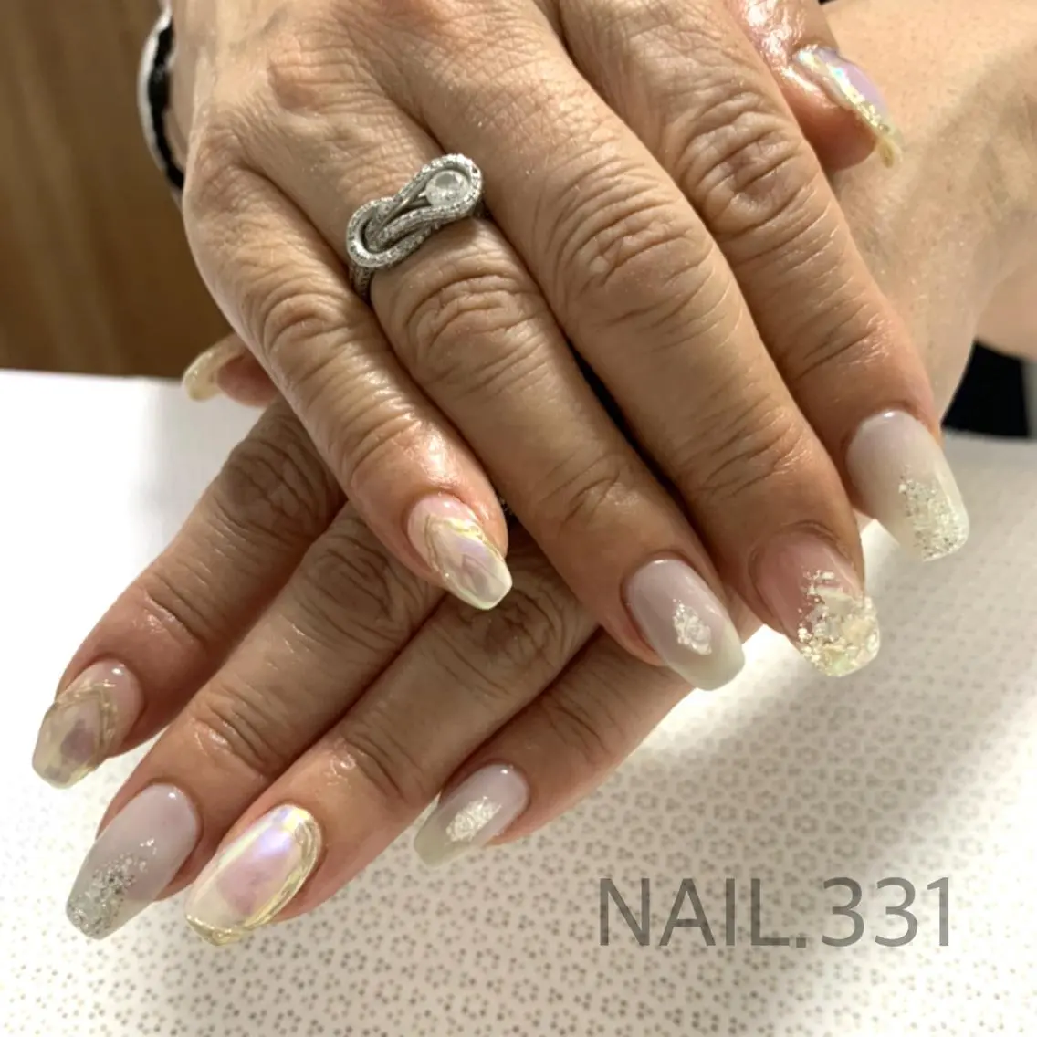 ネイル オーロラネイル ニュアンスネイル Nail 331のネイルデザイン