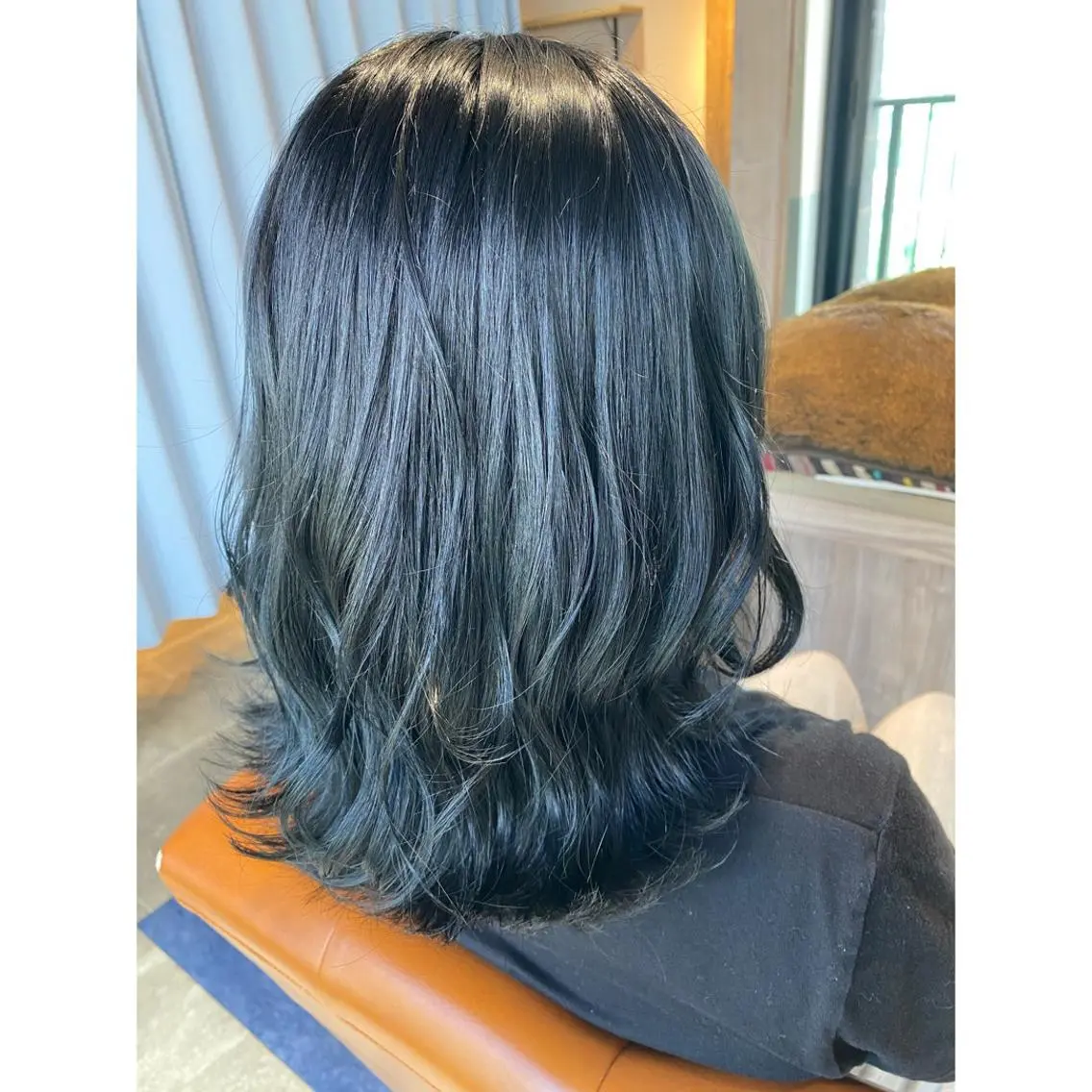 カラー 黒髪 ブルーカラー ブルーブラック カット トリートメント 🩵盛れる顔周りヘア EMI🩵のヘアスタイル