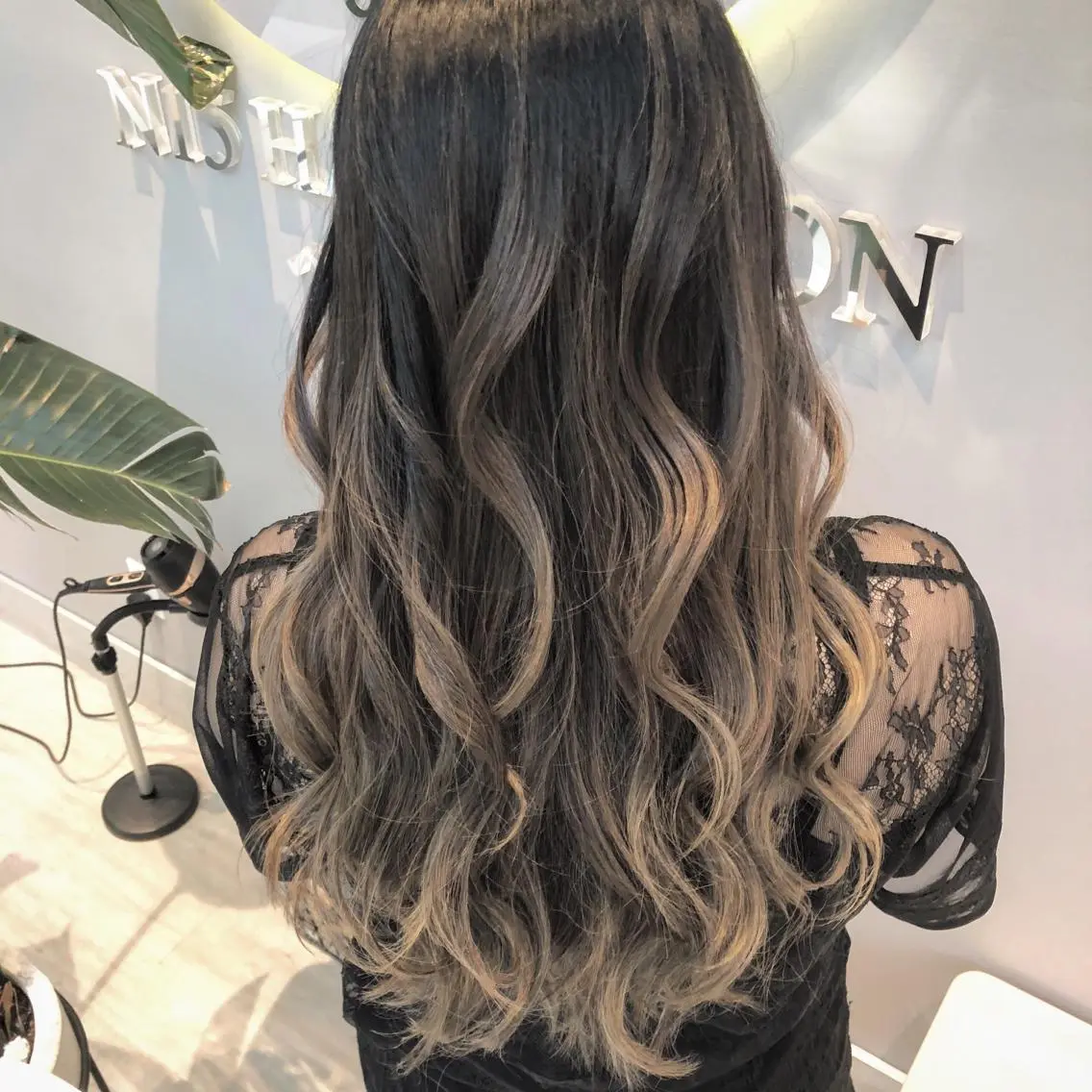 ロング カラー バレイヤージュ レイヤーカット ハイトーン×髪質改善 KENTAのヘアスタイル