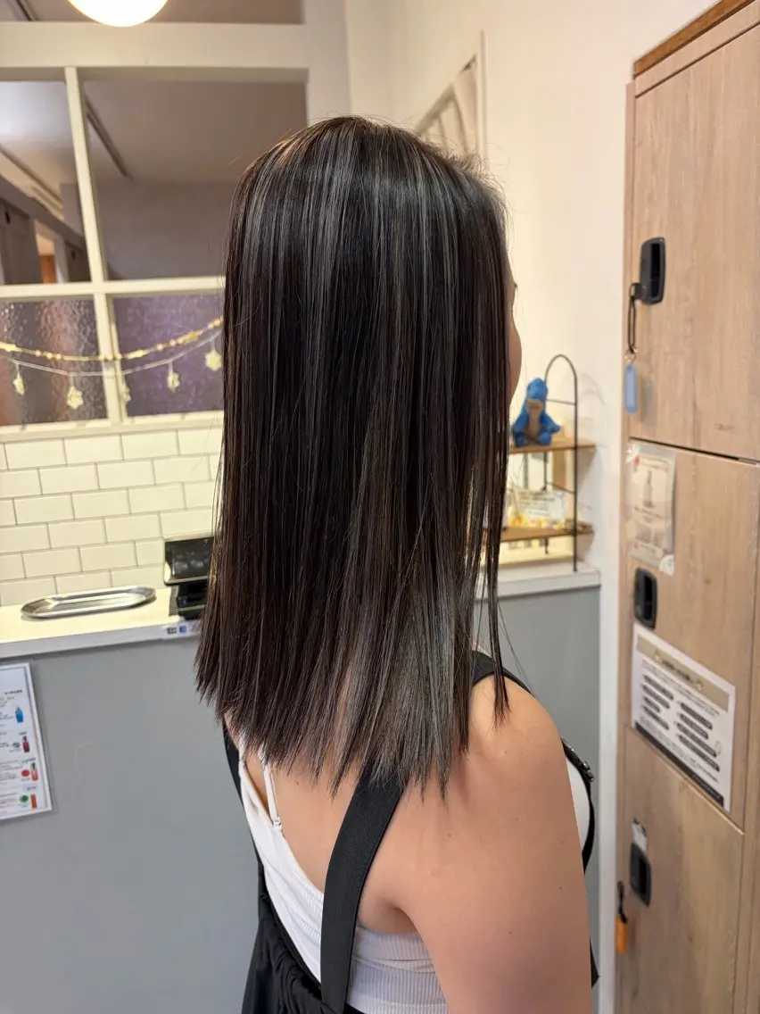 ミディアム ハイライト ヘアカラー ハイレート🤍🫧 池田のヘアスタイル