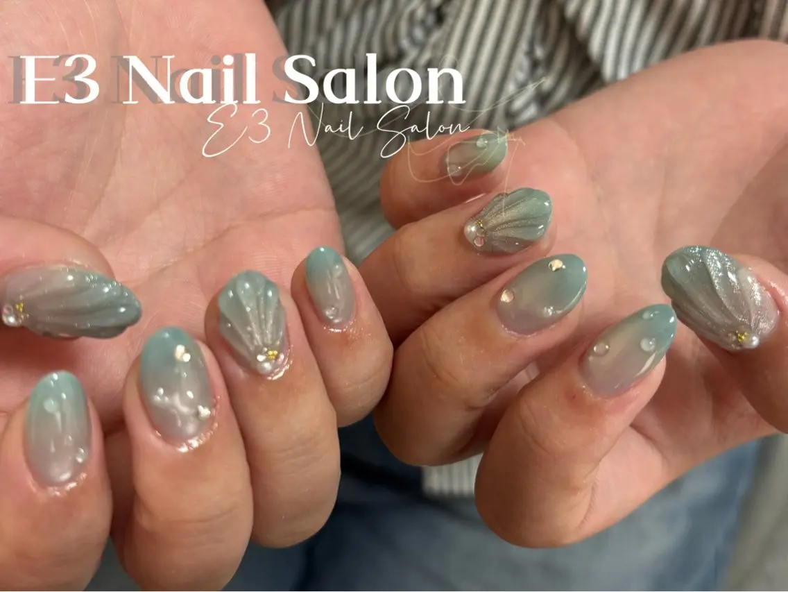 ネイル オーロラネイル フレンチネイル ジェルネイル ガラスフレンチ キラキラネイル ハンドネイル E3 Nail Salonのネイルデザイン
