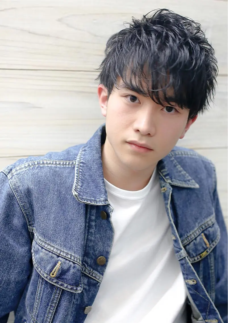 men'sカット＋カラー＋パーマ＋トリートメント13000円、土日祝日または平日16時以降のご来店＋3000円の写真