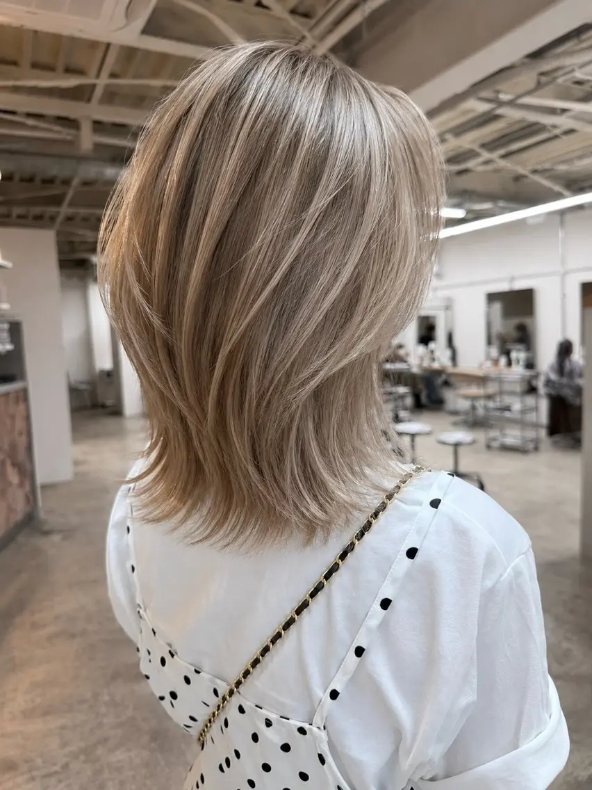 セミロング ボブ くびれヘア ハイライト くびれレイヤー レイヤーカット ヘアカラー Tsuyoki .のヘアスタイル