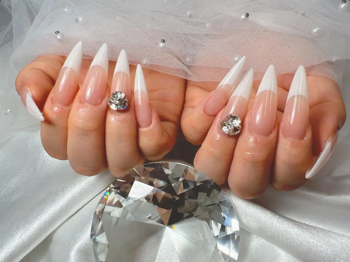 ネイル フレンチネイル ハンドネイル Bijou Nails 有真のネイルデザイン