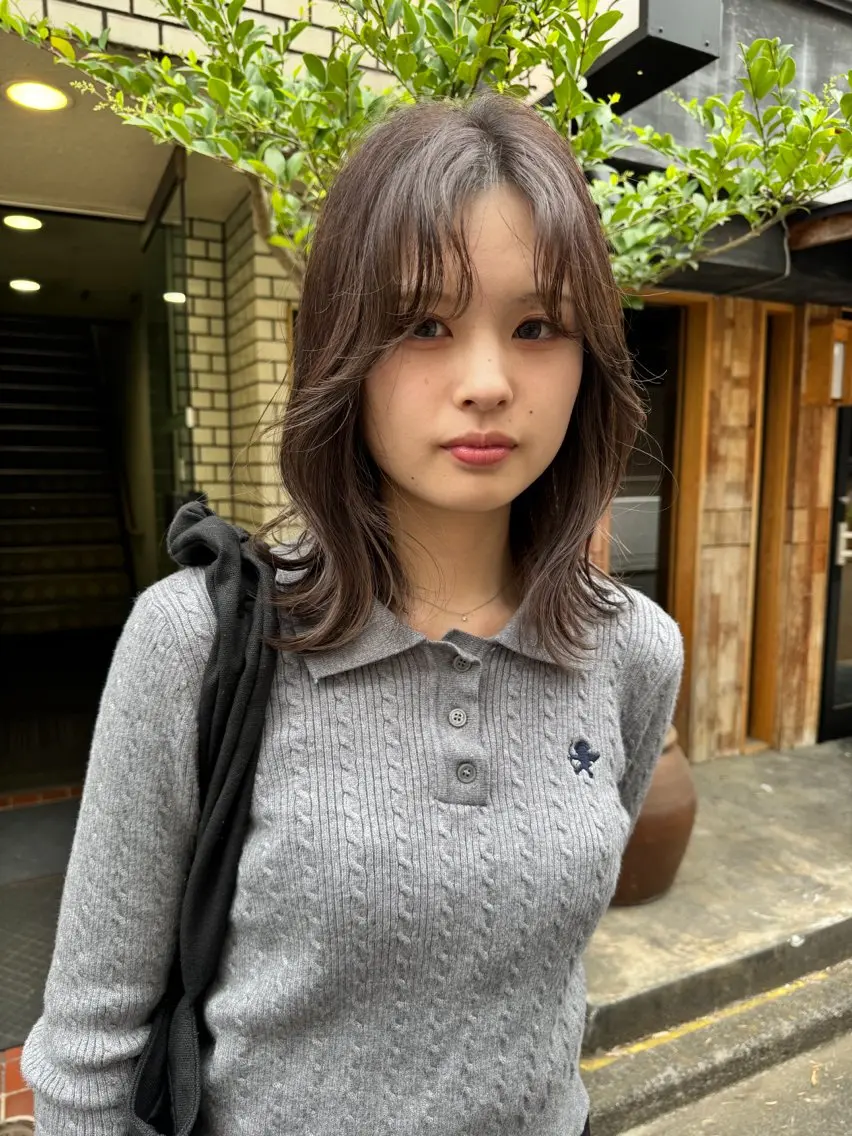 セミロング カラー 顔周りレイヤーカット ブリーチminamiのヘアスタイル