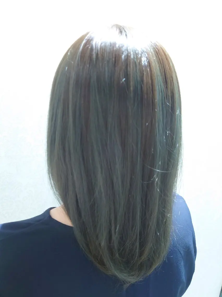 セミロング カラー ブルーカラー メッシュ ミント earth平塚店 間瀬亜紗里のヘアスタイル