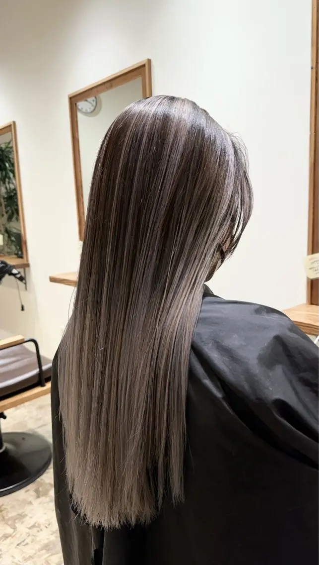 バレイヤージュカラー＋カット＋トリートメントの写真