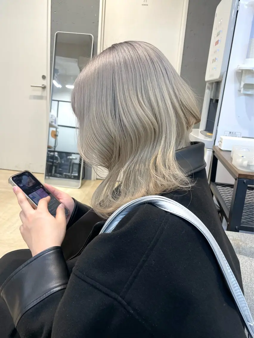 ミディアム カラー ヘアカラー akane .のヘアスタイル