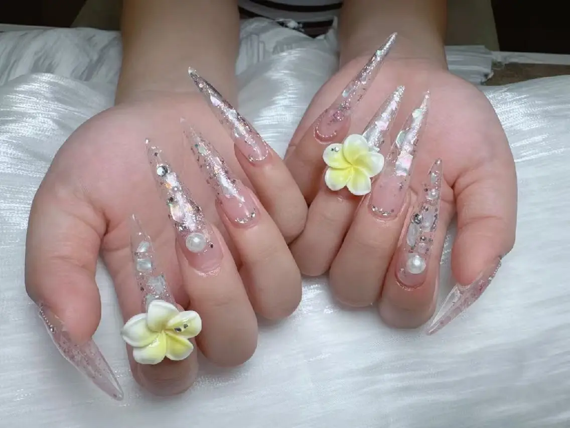 ネイル ENsalon AKIRAのネイルデザイン