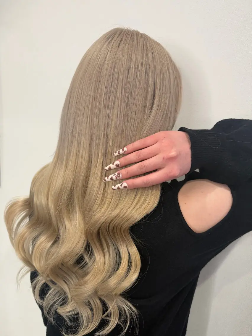 ロング カラー ブリーチ ハイトーンカラー エクステ 長田 麻友子のヘアスタイル