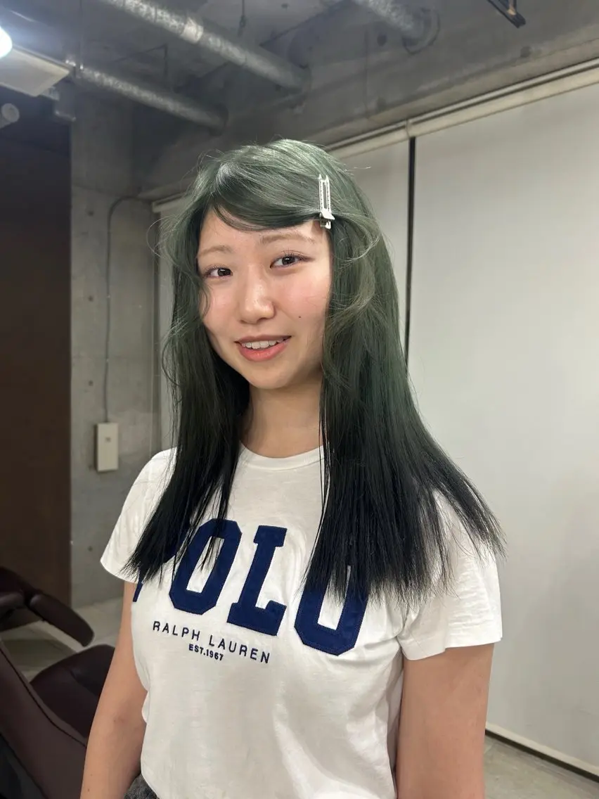 ロング ヘアカラー Hiyo 外国人風くせ毛パーマのヘアスタイル