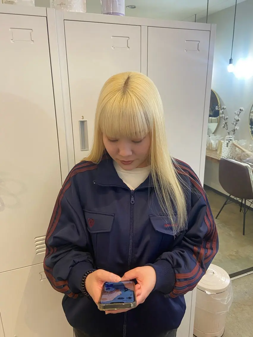 ロング カラー ヘアカラー miku 🫧のヘアスタイル