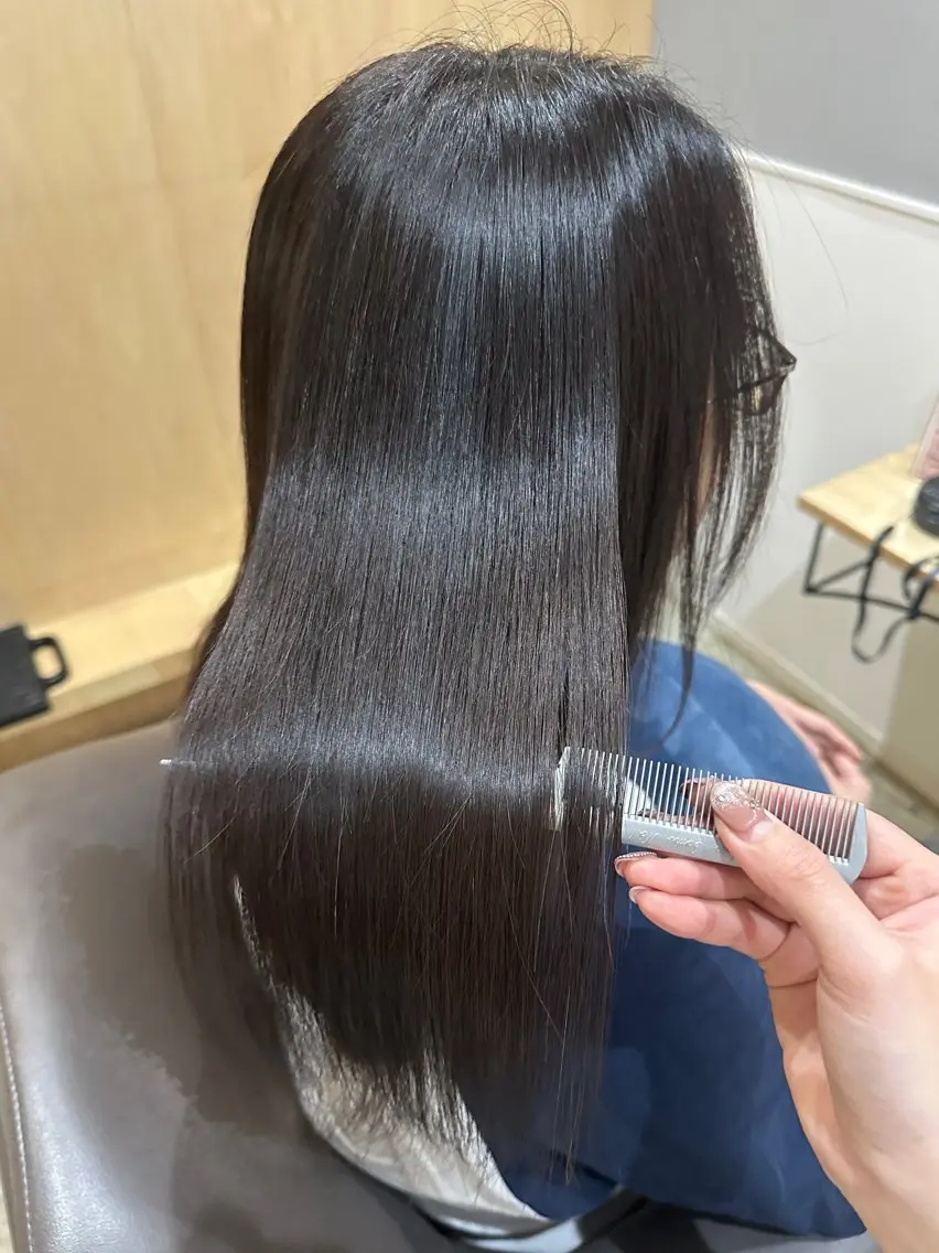 ミディアム miloc MOMOKAのヘアスタイル