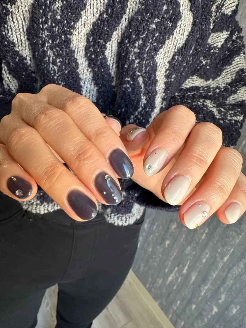 ネイル ブルー フットネイル マグネットネイル ミラーネイル ニュアンスネイル nailsalon Daphneのネイルデザイン