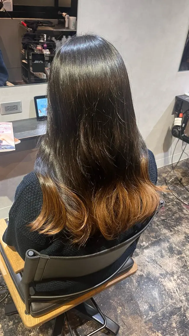 ロング カラー ベージュカラー 卒業式のヘアスタイル カット ヘアカラー トリートメント 透明感カラー/パーマ 🌀アオノのヘアスタイル