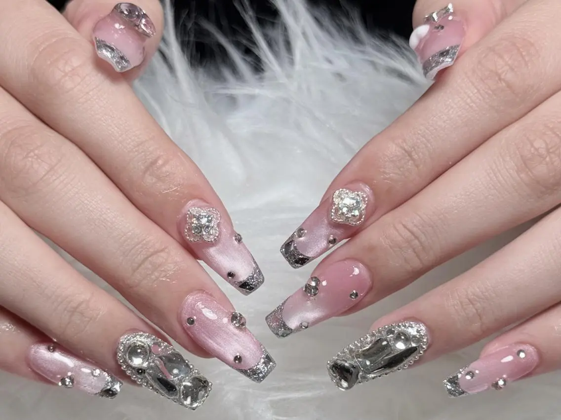 ネイル チークネイル クリアネイル ガーリー キラキラネイル 韓国ネイル Emi🌸Belle Nail Salonのネイルデザイン