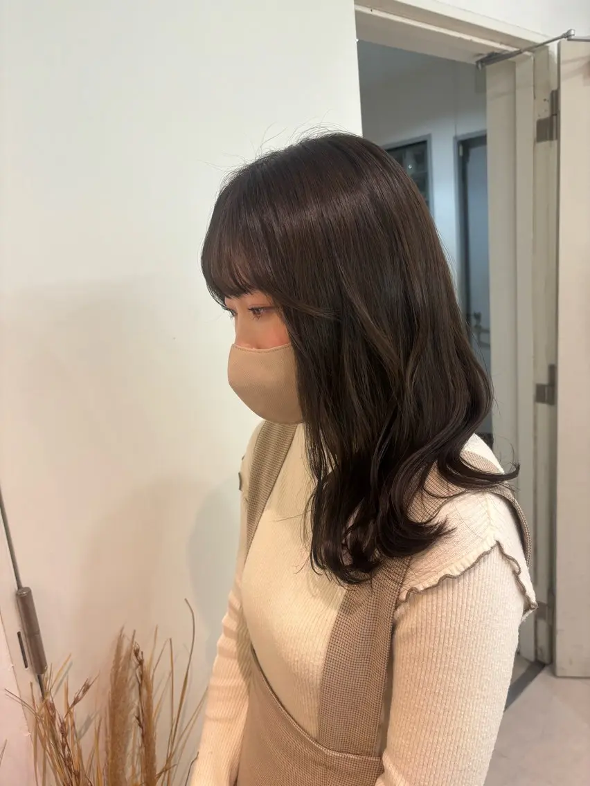 セミロング カラー 透明感カラー オリーブカラー トリートメント 室谷 ゆりあのヘアスタイル