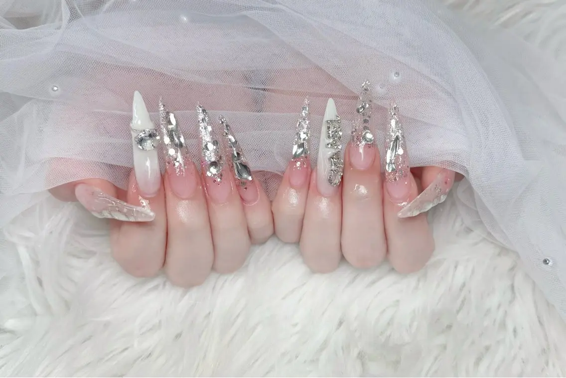 ネイル オーロラネイル チークネイル フラッシュネイル フレンチネイル ジェルネイル ハンドネイル Hann Nailのネイルデザイン