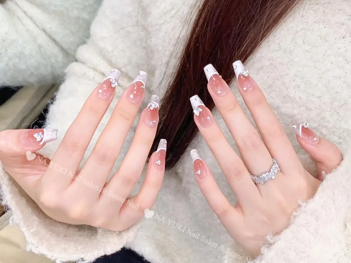 ネイル アートネイル フレンチネイル ガーリー ミディアムネイル ピンク ハンドネイル ハンドケア Luna ✨のネイルデザイン