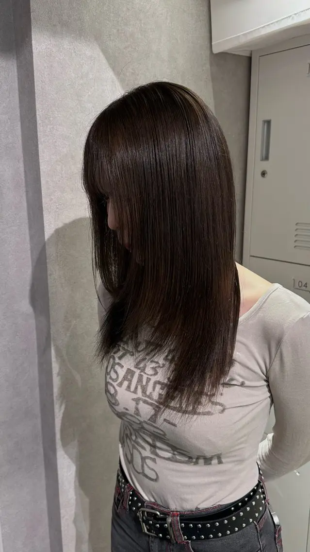 ミディアム 切りっぱなしボブ チョコレートブラウン ボブ くせ毛 顔まわりレイヤー ヘアカラー HARUKI🏔️/ メンズ/透けブラウンのヘアスタイル