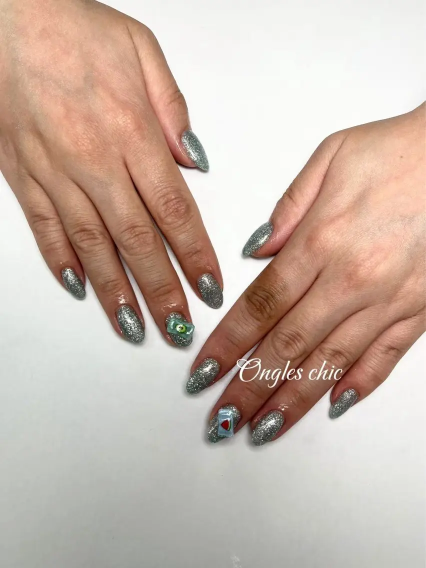 ネイル ハンドネイル ongles chicのネイルデザイン